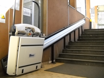 Servoscala rettilineo con piattaforma